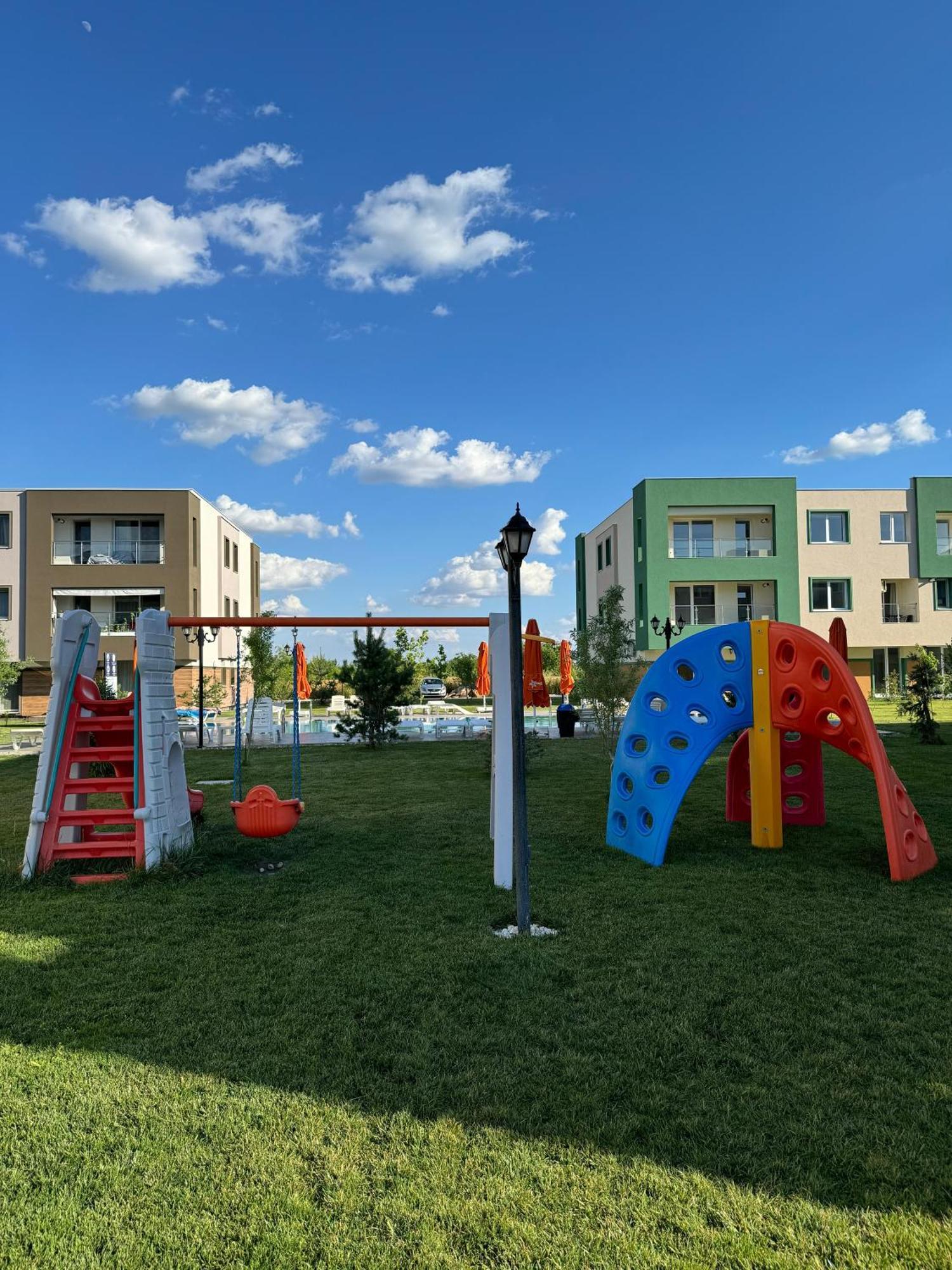 Libertatii Gardens Poolside Airport&Therme Otopeni Esterno foto