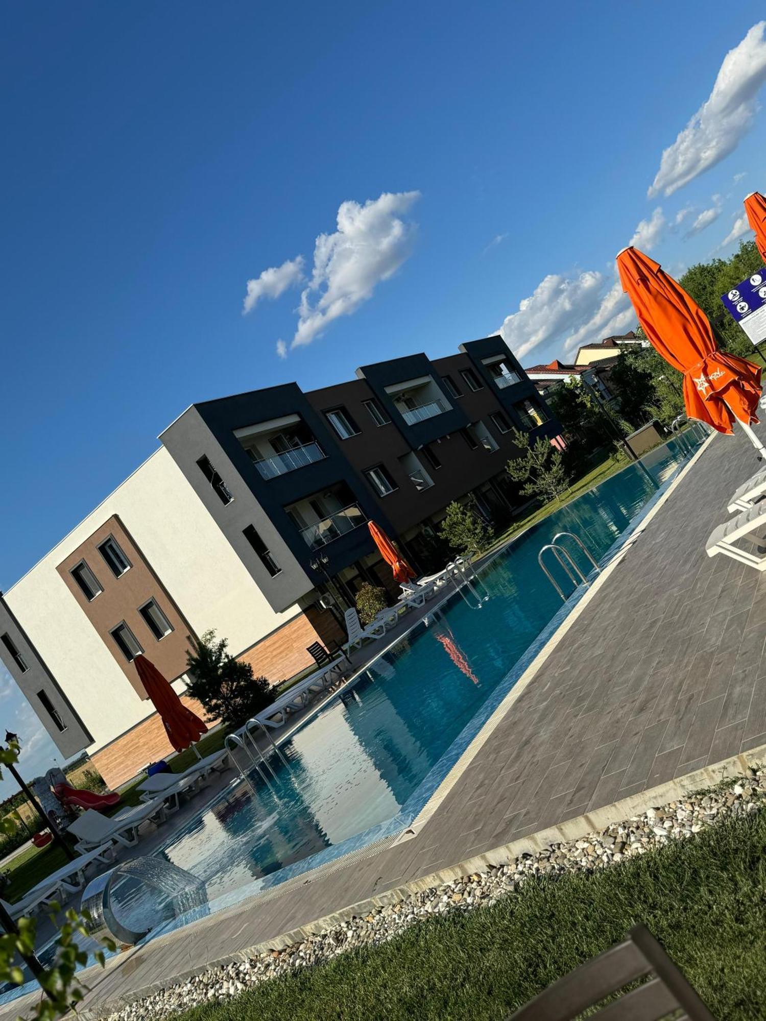 Libertatii Gardens Poolside Airport&Therme Otopeni Esterno foto